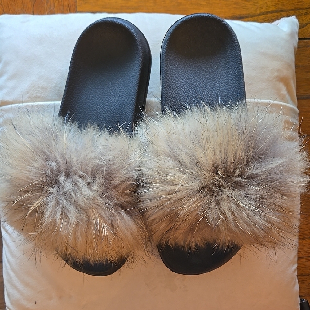 Faux Fur Fluffy Slides in Black and Tan